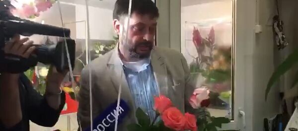 Кирилл Вышинский купил цветы маме, жене и Татьяне Москальковой Кирилл Вышинский купил цветы маме, жене и Татьяне Москальковой - Sputnik Армения