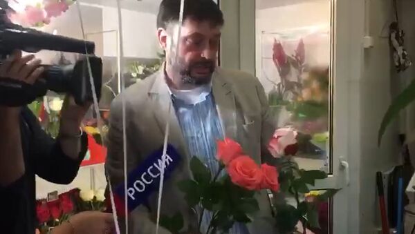 Кирилл Вышинский купил цветы маме, жене и Татьяне Москальковой - Sputnik Армения