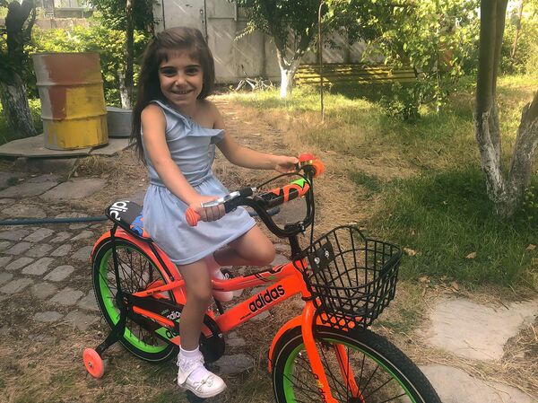 «Փաշինյանն ինձ նվեր է ուղարկել». ի՞նչ է ստացել 7-ամյա Նունեն ծննդյան օրը. տեսանյութ - Sputnik Արմենիա