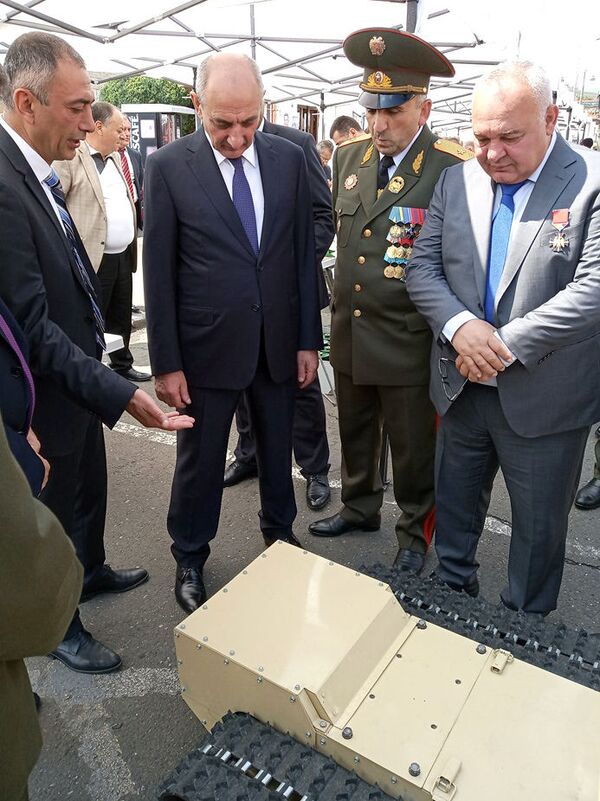 В Армении начнут производить новое оружие для армии — разработки показали в Степанакерте - Sputnik Армения