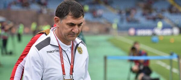 Главный тренер сборной Армении по футболу Армен Гюльбудагянц перед матчем Армения – Босния и Герцеговина Главный тренер сборной Армении по футболу Армен Гюльбудагянц перед матчем Армения – Босния и Герцеговина - Sputnik Армения