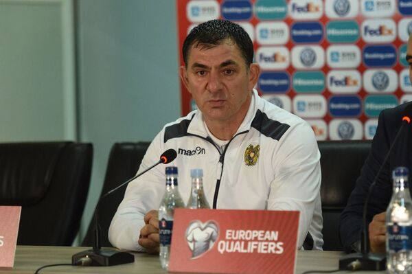 Матч в Ереване оставил в борьбе Армению и почти лишил шансов Боснию — оценки тренеров - Sputnik Армения