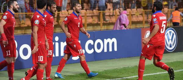 Футбольный матч отборочного тура Евро-2020 между сборными Армении и Боснии и Герцеговины Футбольный матч отборочного тура Евро-2020 между сборными Армении и Боснии и Герцеговины - Sputnik Армения