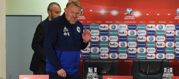 Главный тренер сборной Боснии и Герцеговины по футболу Роберт Просинечки на послематчевой пресс-конференции Главный тренер сборной Боснии и Герцеговины по футболу Роберт Просинечки на послематчевой пресс-конференции - Sputnik Армения