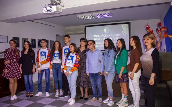 Пресс-конференция с участниками конкурса Во весь голос! (9 сентября 2019). Еревaн - Sputnik Армения