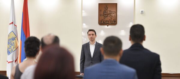 Мэр Еревана Айк Марутян на заседании Совета старейшин (10 сентября 2019). Еревaн Мэр Еревана Айк Марутян на заседании Совета старейшин (10 сентября 2019). Еревaн - Sputnik Արմենիա