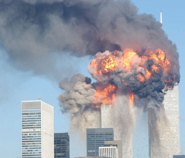 Взрыв Всемирного торгового центра после удара самолетов 11 сентября 2001 года - Sputnik Армения