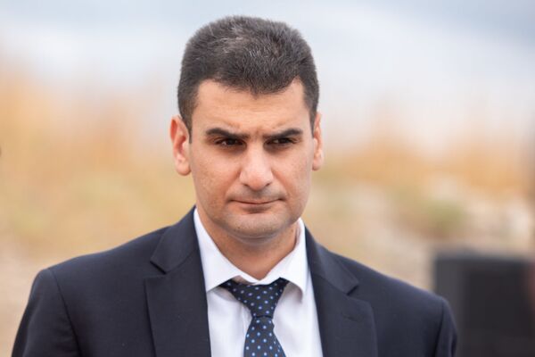 Первый вице-мэр Еревaна Грачья Саркисян на закладке новой скоростной дороги вокруг Еревaна (11 сентября 2019). Еревaн - Sputnik Армения