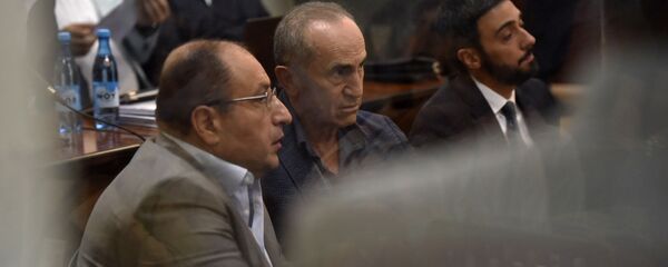 Роберт Кочарян и адвокаты Айк Алумян и Арам Вардеванян на судебном заседании по делу 1 марта (12 сентября 2019). Еревaн - Sputnik Արմենիա