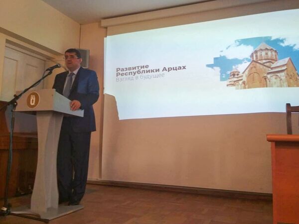 Արցախի նախագահի հավանական թեկնածուն էլեկտրամոբիլով է շրջում Ստեփանակերտում  - Sputnik Արմենիա