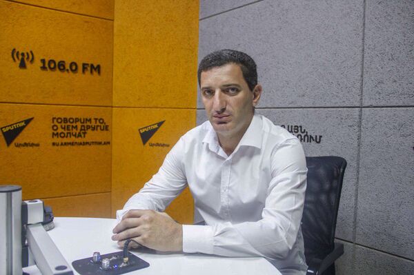 Մոլորություն է, թե գիշերօթիկը միայն քնելու տեղ է. Գևորգ Պետրոսյանը` դպրոցների փակման մասին - Sputnik Արմենիա