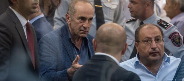 Роберт Кочарян с адвокатами на судебном заседании по делу 1 марта (12 сентября 2019). Еревaн Роберт Кочарян с адвокатами на судебном заседании по делу 1 марта (12 сентября 2019). Еревaн - Sputnik Արմենիա