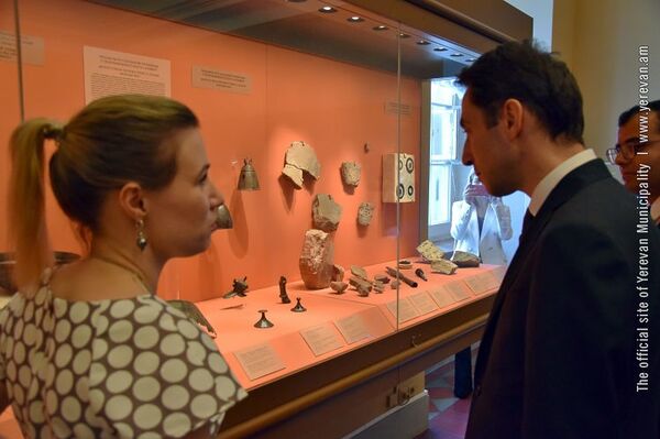 Хотя можно было просто погуглить: как в Москве отмечают Дни Еревана - официальные ответы Хотя можно было просто погуглить: как в Москве отмечают Дни Еревана - официальные ответы - Sputnik Армения