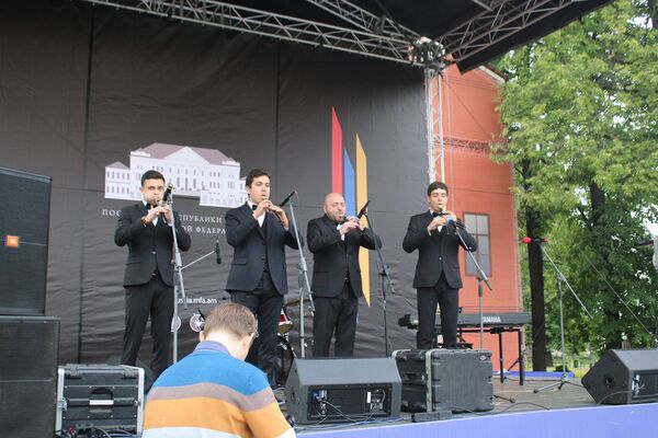 Хотя можно было просто погуглить: как в Москве отмечают Дни Еревана - официальные ответы Хотя можно было просто погуглить: как в Москве отмечают Дни Еревана - официальные ответы - Sputnik Армения