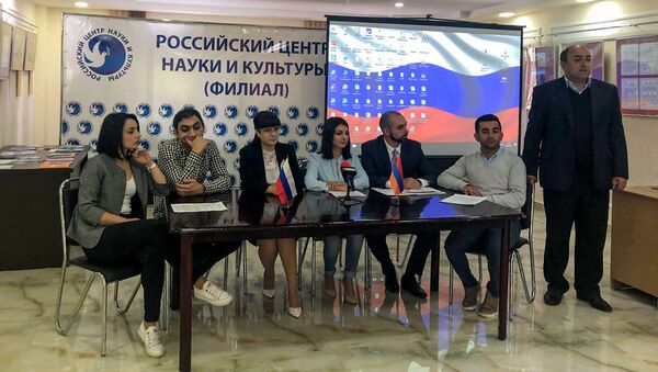 Программы, поддерживаемые Россотрудничеством «Новое поколение» и «iVolga 2019», были представлены на пресс-конференции в Российском центре науки и культуры в Гюмри. (14 сентября) - Sputnik Արմենիա