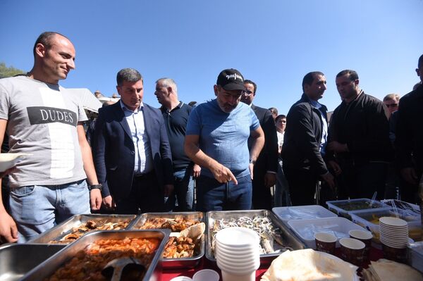 Աննախադեպ տեսարան է լինելու. Փաշինյանը հայտնեց` ինչ անակնկալ է սպասվում ձկան փառատոնին Աննախադեպ տեսարան է լինելու. Փաշինյանը հայտնեց` ինչ անակնկալ է սպասվում ձկան փառատոնին - Sputnik Արմենիա