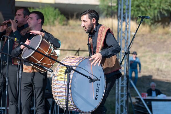 Оркестр Торк на рыбном фестивале Эко фиш фест на берегу озера Севан - Sputnik Армения