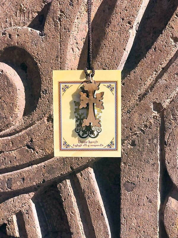 Вместо оберегов - освященные кресты: водители в Армении получили подарки в день Хачверац Вместо оберегов - освященные кресты: водители в Армении получили подарки в день Хачверац - Sputnik Армения