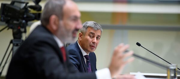 Пресс-секретарь Владимир Карапетян на пресс-конференции премьер-министра Никола Пашиняна (16 сентября 2019). Ванадзор - Sputnik Արմենիա