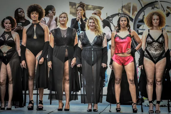 Модели на показе The All Sizes Catwalk в Париже Модели на показе The All Sizes Catwalk в Париже - Sputnik Армения