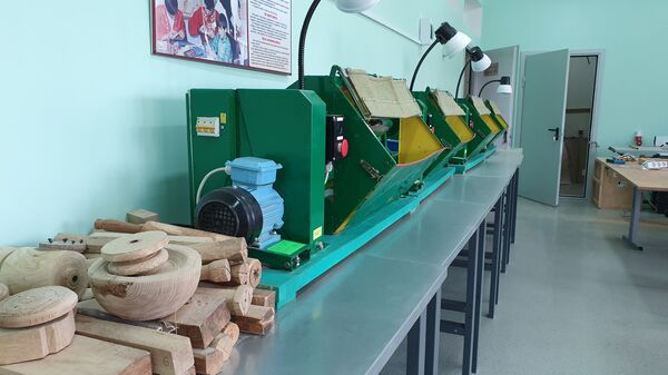 Для нас здесь санаторий: семья из Башкирии учит детей на Курилах строить роботов Для нас здесь санаторий: семья из Башкирии учит детей на Курилах строить роботов - Sputnik Армения