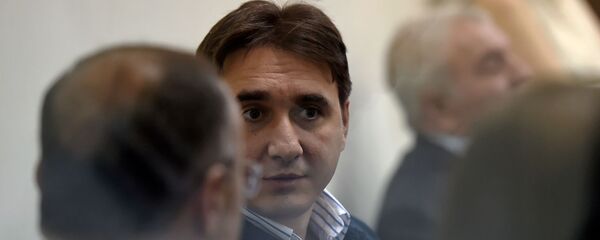 Армен Геворгян беседует с Сейраном Оганяном перед началом судебного заседания по делу 1 марта (17 сентября 2019). Еревaн Армен Геворгян беседует с Сейраном Оганяном перед началом судебного заседания по делу 1 марта (17 сентября 2019). Еревaн - Sputnik Արմենիա