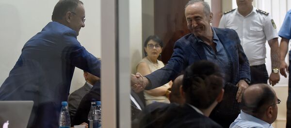 Роберт Кочарян и Сейран Оганян перед началом судебного заседания по делу 1 марта (17 сентября 2019). Еревaн - Sputnik Արմենիա