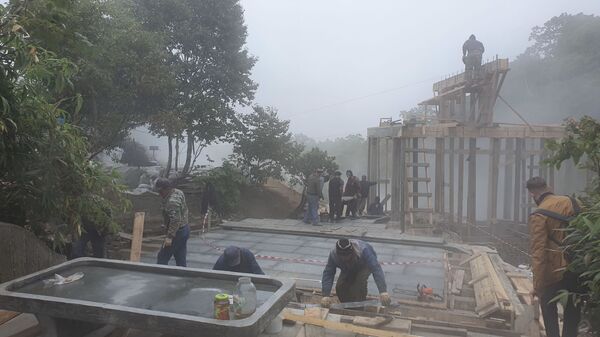 Строители из Узбекистана: на Курилах не обманывают — это не Москва Строители из Узбекистана: на Курилах не обманывают — это не Москва - Sputnik Армения