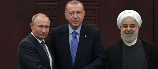 Президенты России, Ирана и Турции после окончания совместной пресс-конференции по итогам V встречи глав государств-гарантов Астанинского процесса содействия сирийскому урегулированию (16 сентября 2019). Анкара - Sputnik Армения