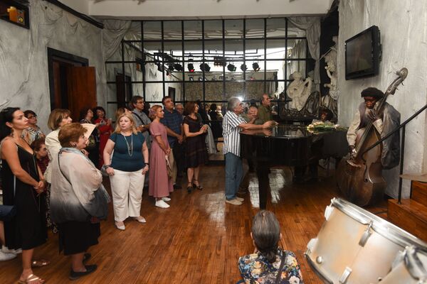 Разговоры со старшими: уроки, которые сберег и превратил в книгу армянский журналист - Sputnik Армения