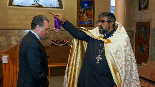 Министр иностранных дел Армении Зограб Мнацаканян посетил церковь Святого Григория Просветителя в Риге - Sputnik Армения
