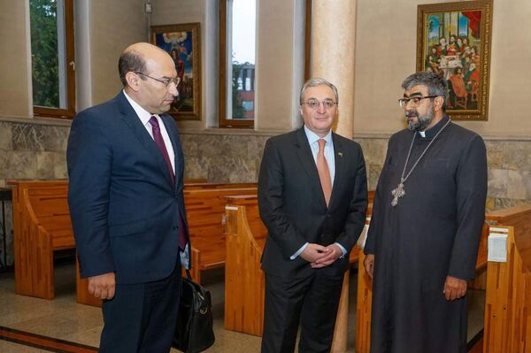 Визит Зограба Мнацаканяна в Ригу: Армения и Латвия будут дружить домами Визит Зограба Мнацаканяна в Ригу: Армения и Латвия будут дружить домами - Sputnik Армения