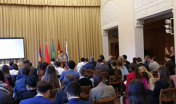 Меликян рассказал о важности Форума молодых лидеров Евразии ЕАЭС: истории успеха - Sputnik Армения