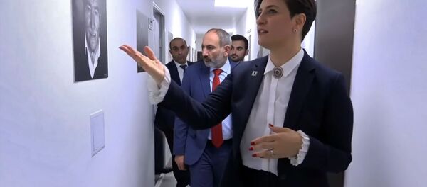 Премьер-министр Никол Пашинян посетил Общественное телевидение Армении (19 сентября 2019). Еревaн - Sputnik Արմենիա