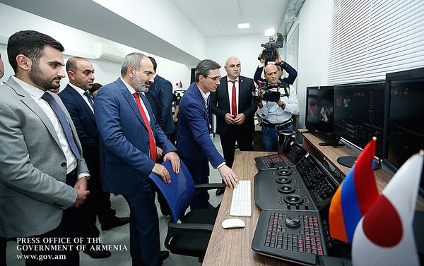 Премьер-министр Никол Пашинян посетил Общественное телевидение Армении (19 сентября 2019). Еревaн - Sputnik Армения