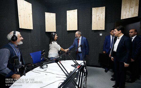 Премьер-министр Никол Пашинян посетил Общественное телевидение Армении (19 сентября 2019). Еревaн - Sputnik Армения