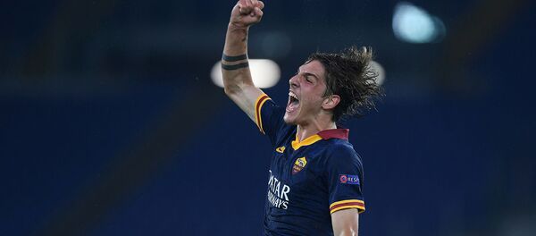 Полузащитник Ромы Николо Дзаньоло радуется забитому голу во время матча группы J Лиги Европы UEFA против Истанбул Башакшехир (19 сентября 2019). Рим Полузащитник Ромы Николо Дзаньоло радуется забитому голу во время матча группы J Лиги Европы UEFA против Истанбул Башакшехир (19 сентября 2019). Рим - Sputnik Армения