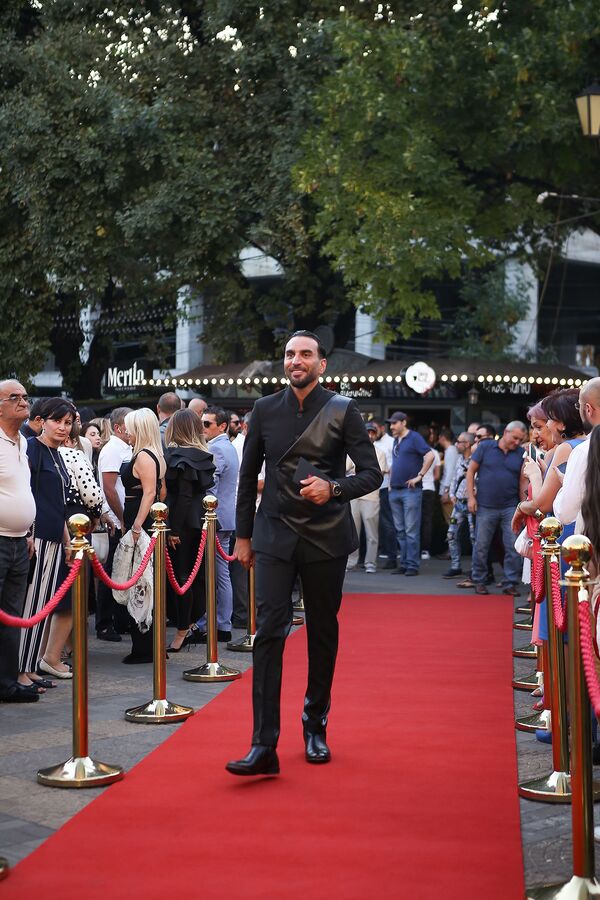 Հեղափոխության օրերին մեծ դժվարությամբ նկարահանած «Ազնիվ գողեր» ֆիլմը մեծ էկրաններին է - Sputnik Արմենիա