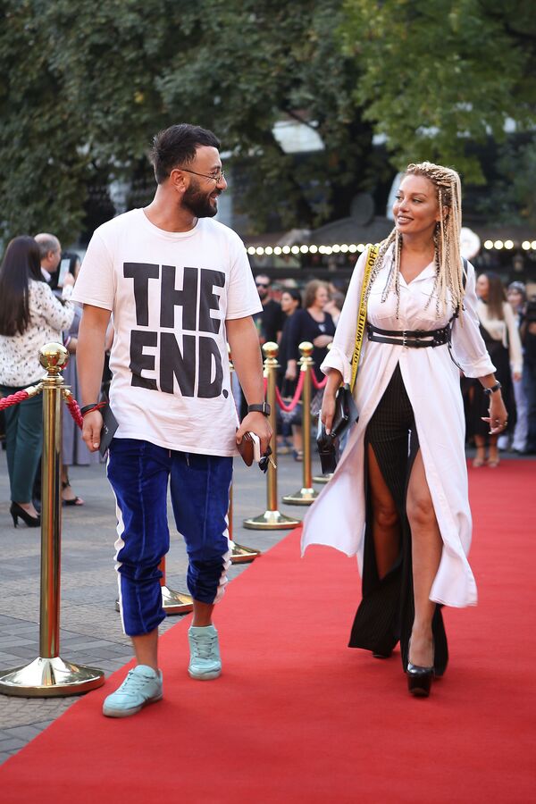 Հեղափոխության օրերին մեծ դժվարությամբ նկարահանած «Ազնիվ գողեր» ֆիլմը մեծ էկրաններին է - Sputnik Արմենիա