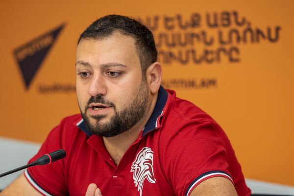 Что не поделили болельщики и Федерация футбола Армении? Фан-клуб Red Eagles подаст в суд Что не поделили болельщики и Федерация футбола Армении? Фан-клуб Red Eagles подаст в суд - Sputnik Армения