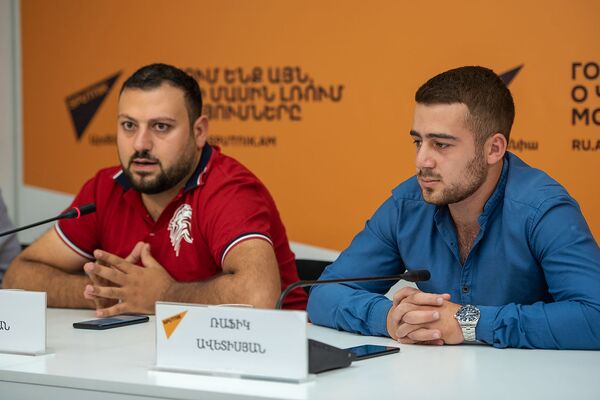 Что не поделили болельщики и Федерация футбола Армении? Фан-клуб Red Eagles подаст в суд Что не поделили болельщики и Федерация футбола Армении? Фан-клуб Red Eagles подаст в суд - Sputnik Армения