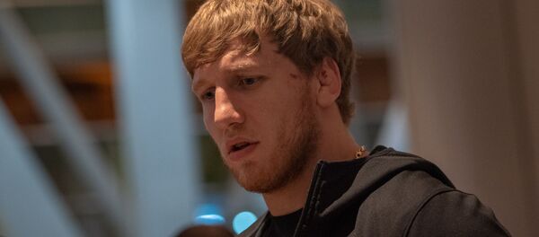 Борец Артур Алексанян во время встречи греко-римских борцов после окончания ЧМ-2019 в аэропорту Звартноц (19 сентября 2019). Еревaн - Sputnik Արմենիա