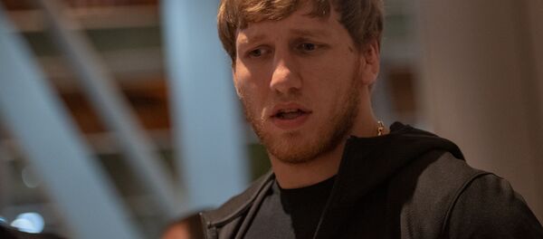 Борец Артур Алексанян во время встречи греко-римских борцов после окончания ЧМ-2019 в аэропорту Звартноц (19 сентября 2019). Еревaн - Sputnik Արմենիա