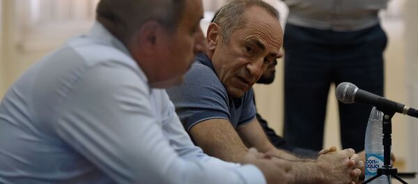 Реакция Роберта Кочаряна на оглашение решения суда о его освобождении под залог (20 сентября 2019). Еревaн - Sputnik Արմենիա