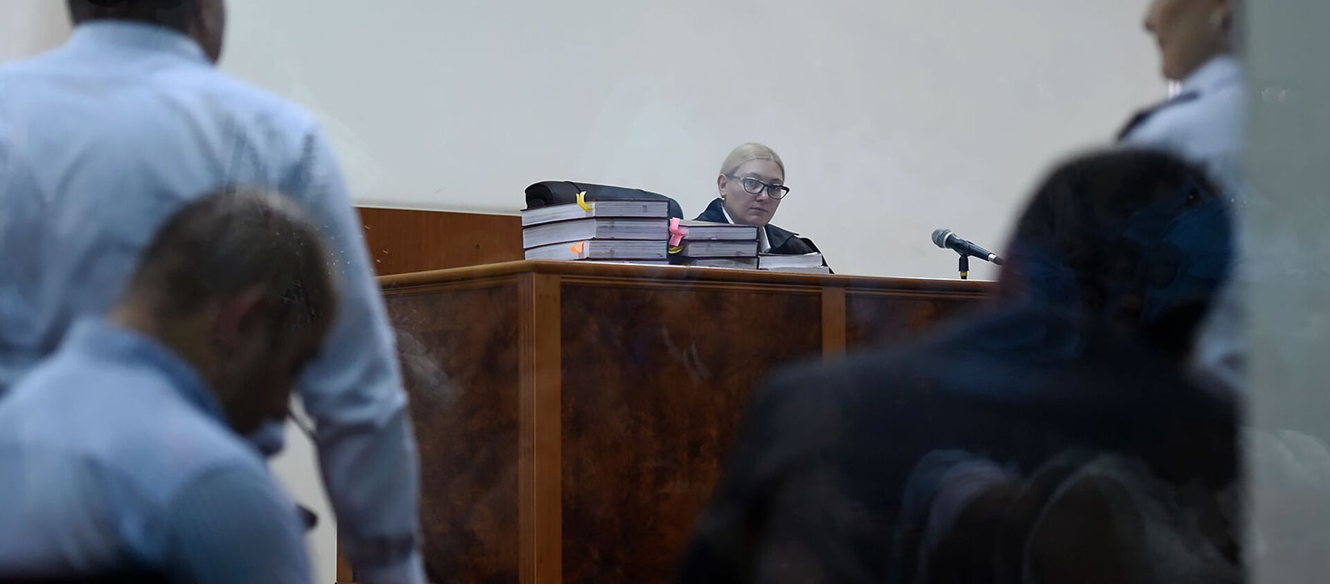 Судья Анна Данибекян наблюдает за выступлением адвоката Айка Алумяна на судебном заседании по делу 1 марта (20 сентября 2019). Еревaн - Sputnik Արմենիա, 1920, 02.04.2021