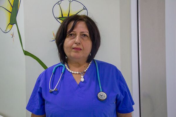 Мы не надеялись на чудо, а оно произошло: семья выжившего после падения с 6 этажа ребенка  - Sputnik Армения