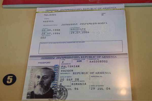 Շեփորից մինչև ՀՀ առաջին անձնագիրը. Անկախության եզակի սիմվոլները պատմության թանգարանում են - Sputnik Արմենիա