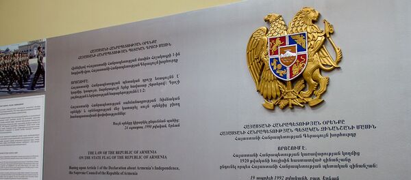 Стенд с законом о гербе Армении в музее Истории - Sputnik Արմենիա