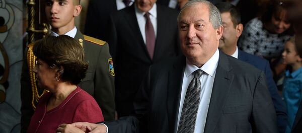 Президент Армен Саркисян с супругой Нунэ прибывают в Черную крепость на праздничные мероприятия Дня Независимости Армении (21 сентября 2019). Гюмри - Sputnik Արմենիա