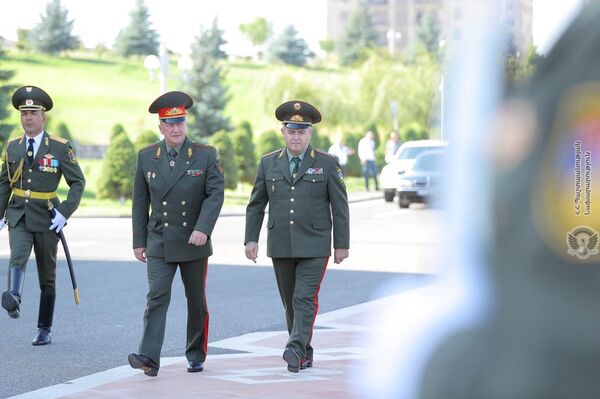 Главы Генштабов ВС Армении и Беларуси обсудили военное сотрудничество - Sputnik Армения